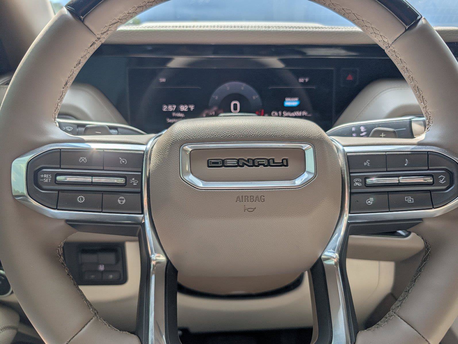 Used 2025 GMC Yukon Denali RWD image 20