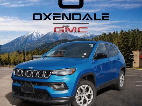 Used 2024 Jeep Compass Latitude AWD/4WD image 2