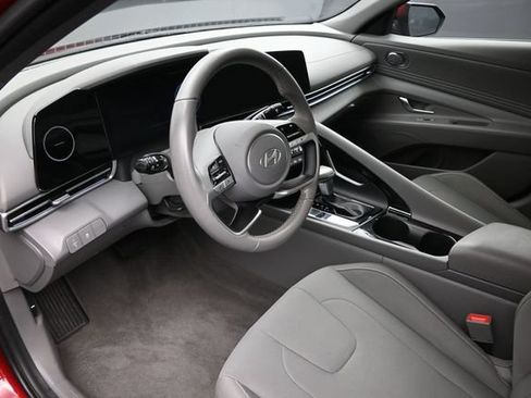 Used 2025 Hyundai Elantra SEL FWD image 18
