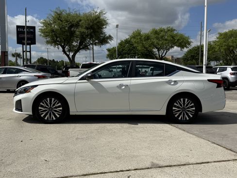 Used 2025 Nissan Altima 2.5 SV image 8