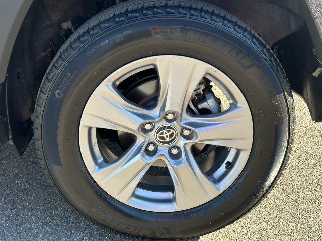 Used 2025 Toyota RAV4 XLE AWD/4WD image 31