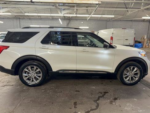 Certified 2022 Ford Explorer XLT w/ Equipment Group 202A image 19