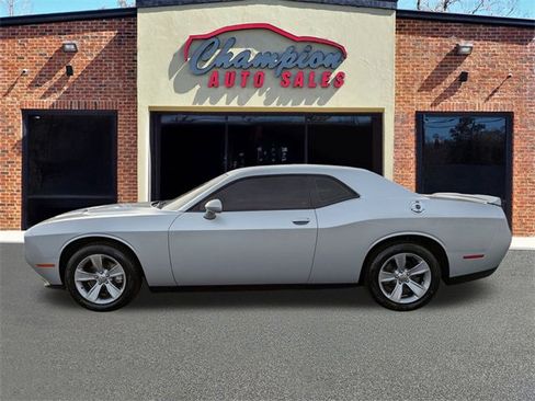 Used 2021 Dodge Challenger SXT w/ Driver Convenience Group image 8