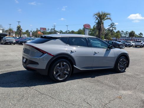 New 2025 Kia EV6 Light w/ Light LR Technology Package image 4