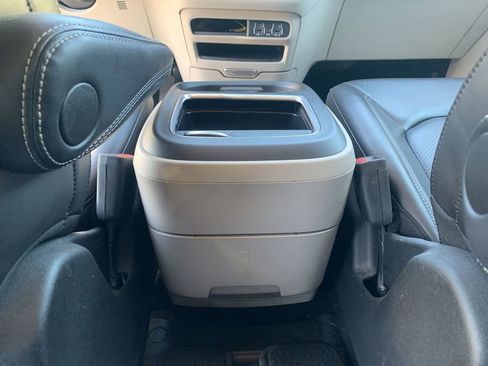 Used 2023 Chrysler Pacifica Touring-L FWD image 19