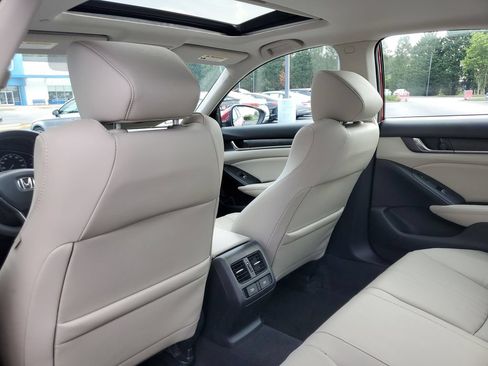 Used 2021 Honda Accord Touring image 11