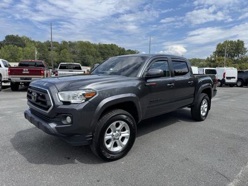 Used 2020 Toyota Tacoma SR5 image 2