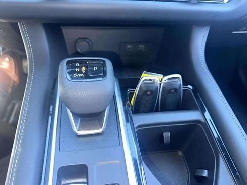 Used 2025 Nissan Pathfinder SV AWD/4WD image 13