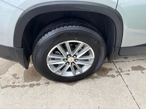 Used 2023 Chevrolet Traverse LT AWD/4WD image 9