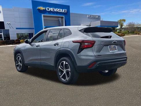 Used 2024 Chevrolet Trax RS FWD image 24