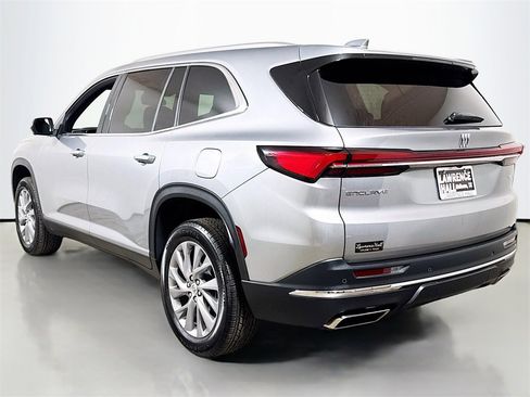 Used 2025 Buick Enclave Preferred image 6