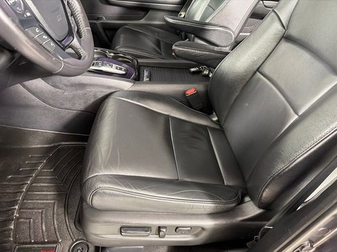 Used 2018 Honda Pilot Touring image 12