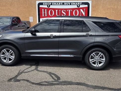 Used 2020 Ford Explorer XLT RWD image 1