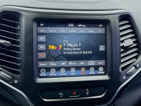 Used 2021 Jeep Cherokee Latitude Lux w/ Comfort/Convenience Group image 11