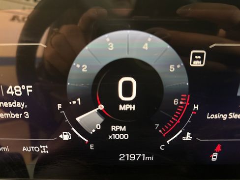 Used 2025 GMC Yukon XL Denali image 11