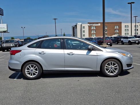 Used 2017 Ford Focus SE FWD image 7
