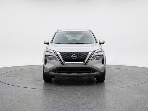 Used 2025 Nissan Rogue SV FWD image 2