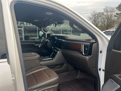 Used 2024 GMC Sierra 2500 Denali w/ Denali Reserve Package image 17