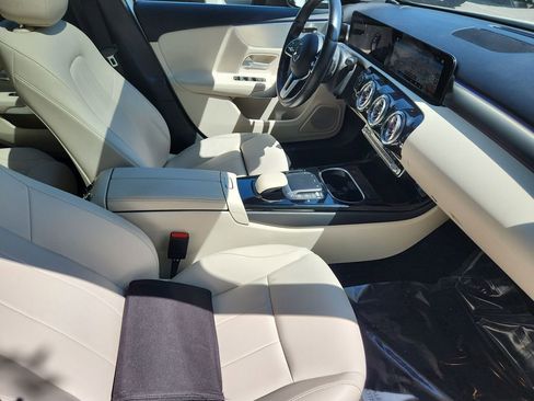 Used 2022 Mercedes-Benz A 220 4MATIC image 3