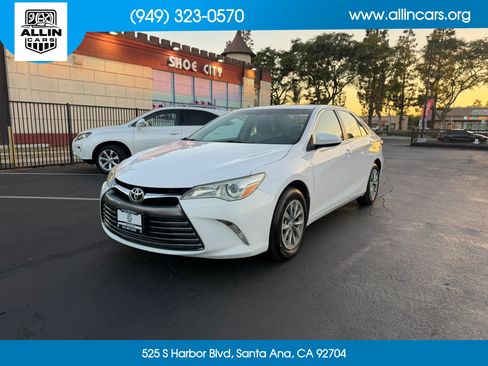 Used 2015 Toyota Camry LE FWD image 1
