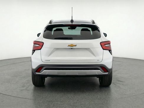 Used 2025 Chevrolet Trax LT FWD image 7