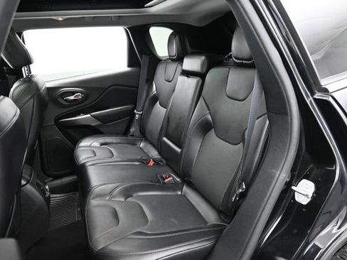 Used 2021 Jeep Cherokee Latitude Lux w/ Sun & Sound Group AWD/4WD image 27