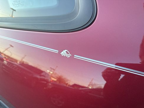 Used 2016 Jeep Cherokee Sport image 19