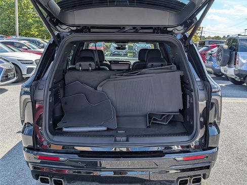 Used 2024 Chevrolet Traverse RS w/ LPO, Floor Liner Package image 15