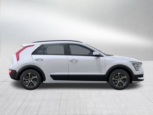 New 2025 Kia Niro EX image 7