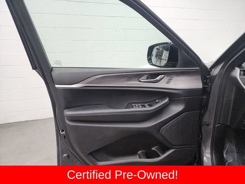 Certified 2025 Jeep Grand Cherokee Limited AWD/4WD image 9