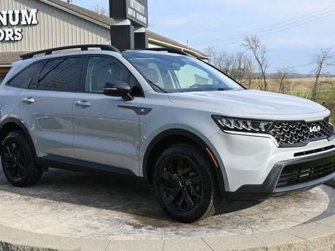 Used 2022 Kia Sorento S w/ Panoramic Sunroof Package image 3