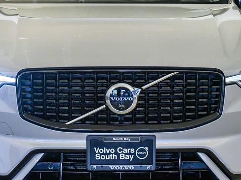 Certified 2023 Volvo XC60 B5 Ultimate w/ Climate Package AWD/4WD image 8