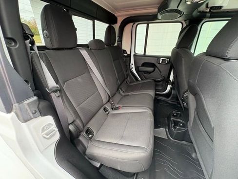 Used 2022 Jeep Gladiator Sport image 27