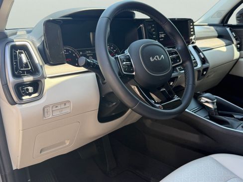 Certified 2023 Kia Sorento X-Line EX AWD/4WD image 12