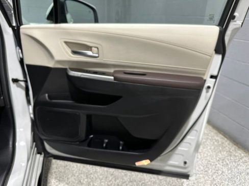 Certified 2024 Toyota Sienna Platinum AWD/4WD image 15