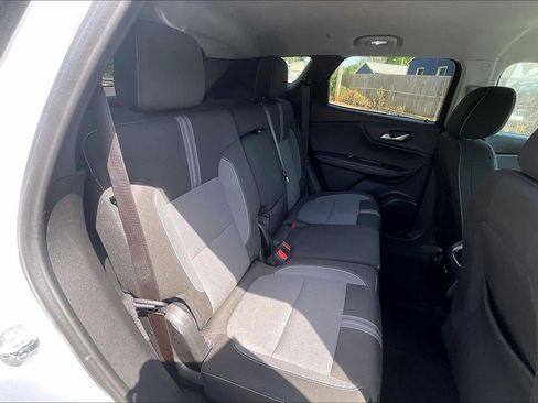 Used 2025 Chevrolet Blazer LT FWD image 23