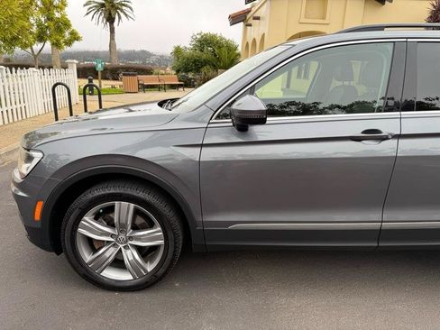Used 2018 Volkswagen Tiguan SE AWD/4WD image 28