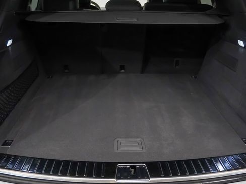 Certified 2023 Porsche Cayenne Platinum Edition image 11