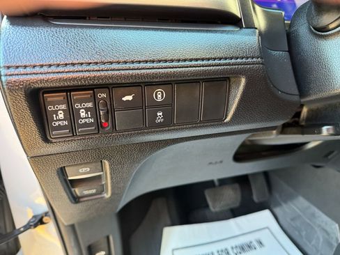 Used 2024 Honda Odyssey EX-L image 12