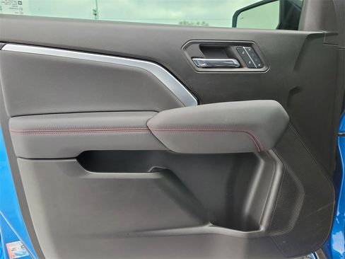 Used 2023 Chevrolet Colorado Z71 w/ Z71 Convenience Package 2 image 17