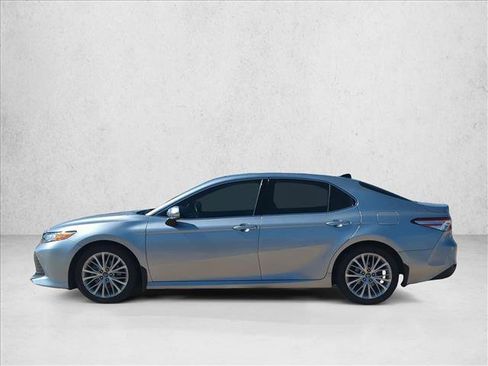 Used 2019 Toyota Camry XLE image 8