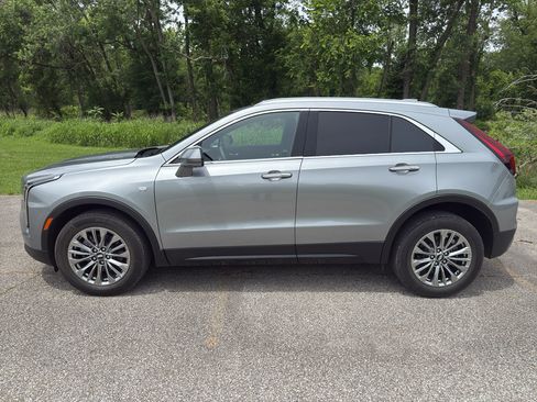 Used 2024 Cadillac XT4 Premium Luxury w/ Active Safety Package FWD image 2