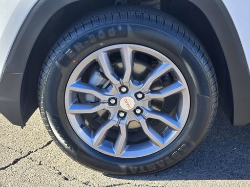 Used 2024 GMC Terrain SLT image 9