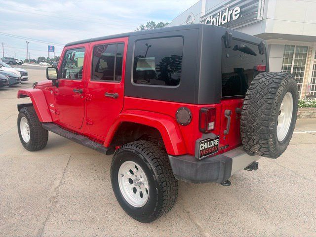 Used 2010 Jeep Wrangler Unlimited Sahara w/ Dual Top Group AWD/4WD image 8