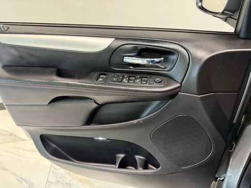 Used 2017 Dodge Grand Caravan GT image 10