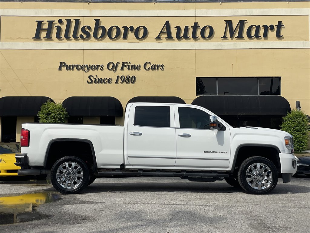 Used 2017 GMC Sierra 2500 Denali w/ Duramax Plus Package AWD/4WD image 4