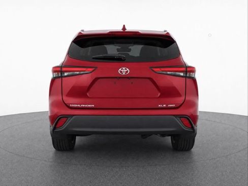 Used 2020 Toyota Highlander XLE AWD/4WD image 7
