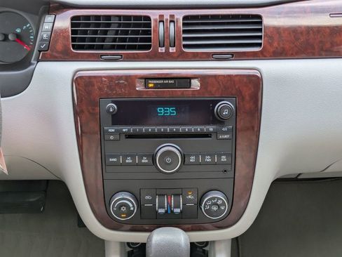 Used 2010 Chevrolet Impala LS FWD image 17