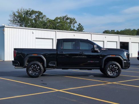 Used 2025 GMC Sierra 2500 AT4X AWD/4WD image 8