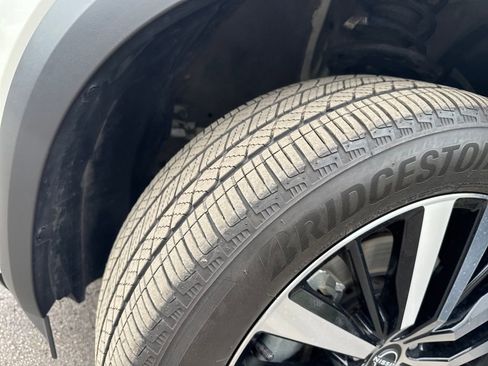 Used 2024 Nissan Pathfinder Platinum w/ Cargo Package image 28